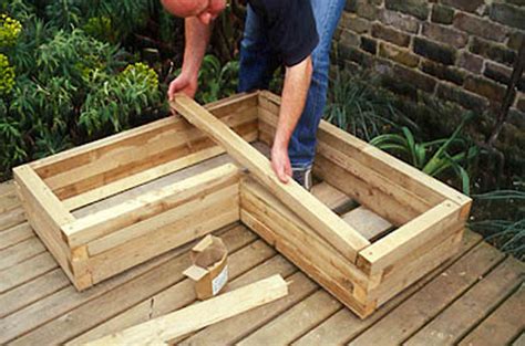 how to make a planter box out of wood